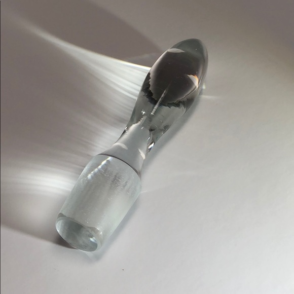 Crystal wine bottle stopper with etched bottom - Picture 11 of 12